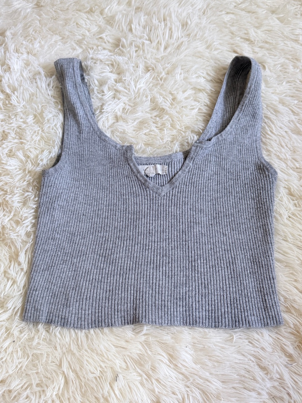 La Hearts Gray Ribbed V‑Neck Cropped Tank